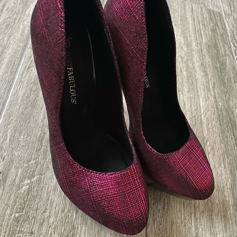 Patterned magenta pumps! NWOT
